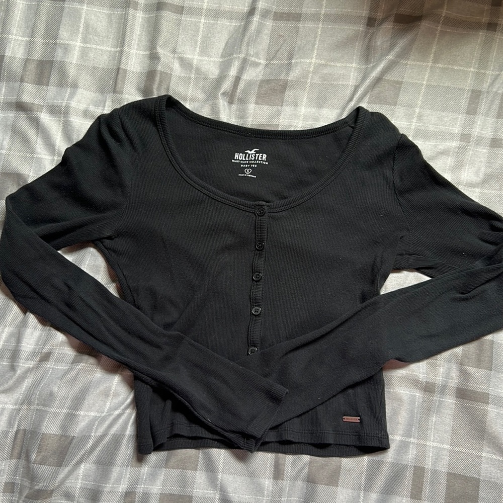 Black cropped button up Hollister long sleeve
